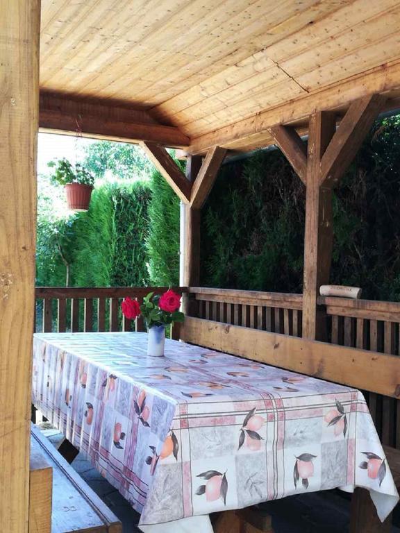 Sara Vendeghaz Apartment Balatonkeresztúr Exterior foto