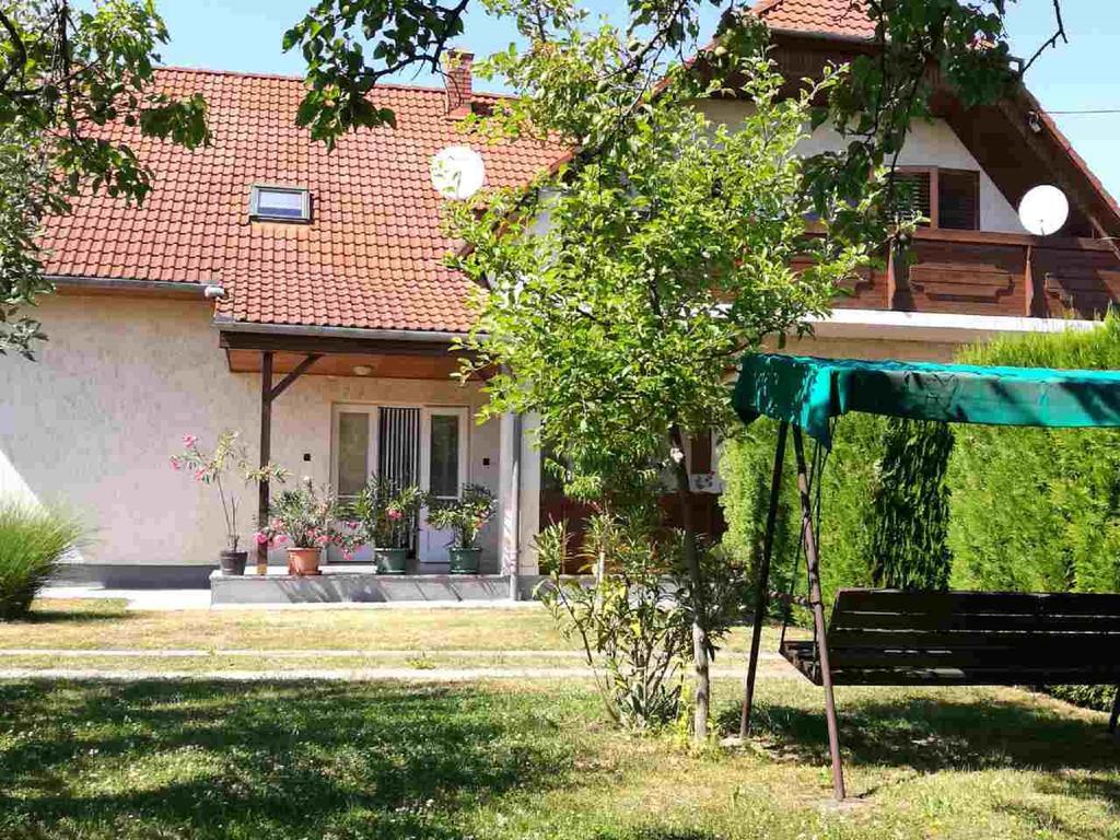 Sara Vendeghaz Apartment Balatonkeresztúr Exterior foto