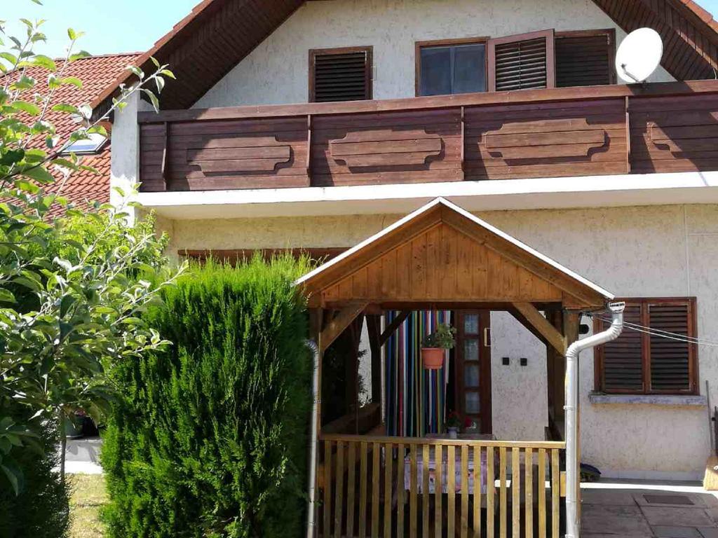 Sara Vendeghaz Apartment Balatonkeresztúr Exterior foto